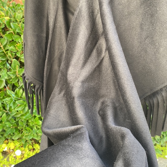 Shamask Cashmere and wool thick black fringe cape - Picture 7 of 14